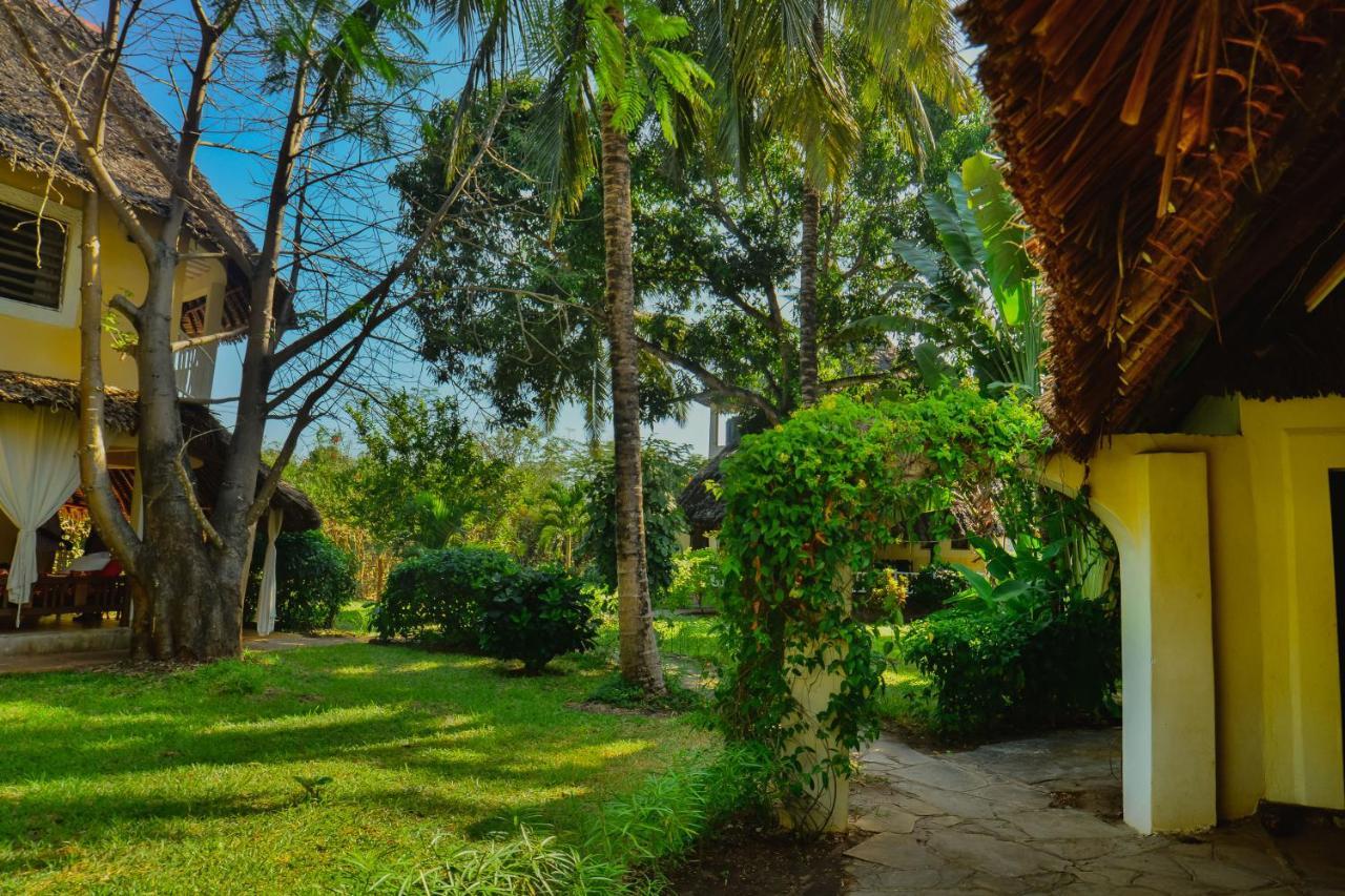 Bed and Breakfast Upani In Diani Playa de Diani Exterior foto